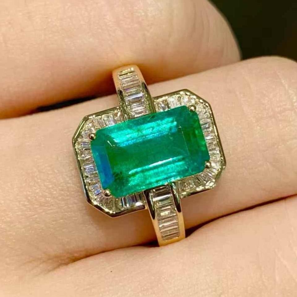 14k Gold 2.6 Ct Natural Emerald & Diamond Ring (1 of 5)