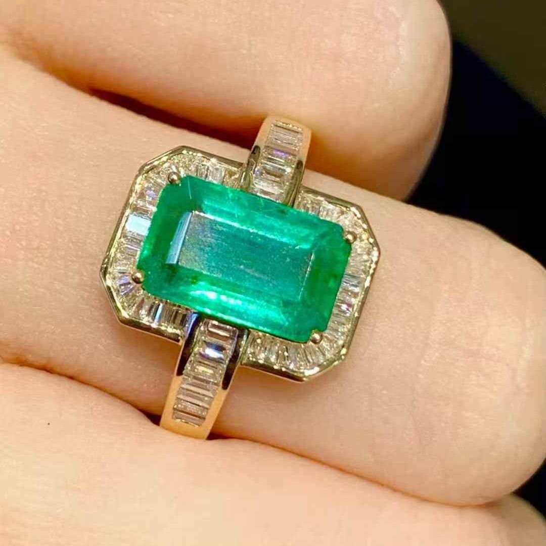 14k Gold 2.6 Ct Natural Emerald & Diamond Ring - 3