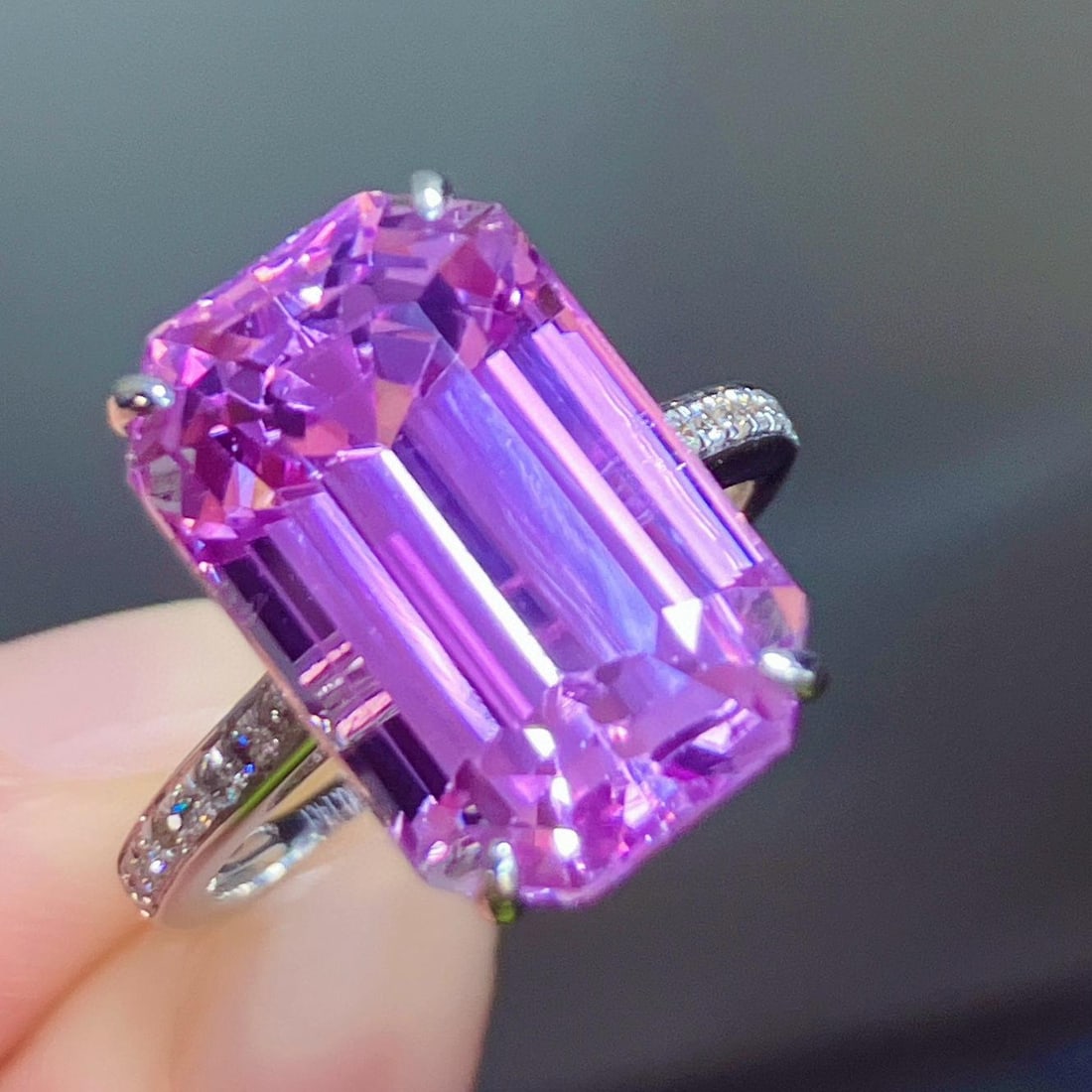 14k Gold 11.70 Ctw Natural Kunzite & Diamond Ring (1 of 5)