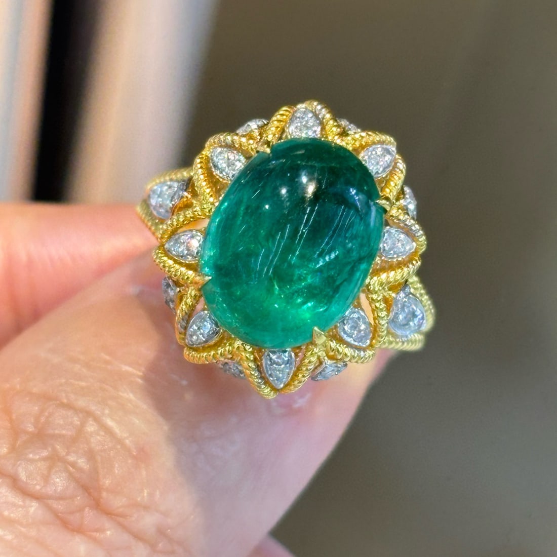 14k Gold 4.5 Ct Natural Emerald & Diamond Ring - 2