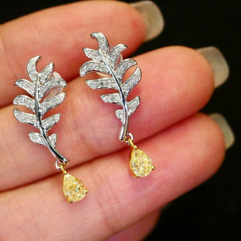 14k Gold 0.63 Ctw Natural Yellow Diamond & Diamond Earrings: Ref:231115097 // gold content:14k gold // main gemstone:yellow diamond // shape:pear // carat weight:0. 51ct // color:yellow // treatment:natural // // adjacent gemstone 2 : diamond // shape:round