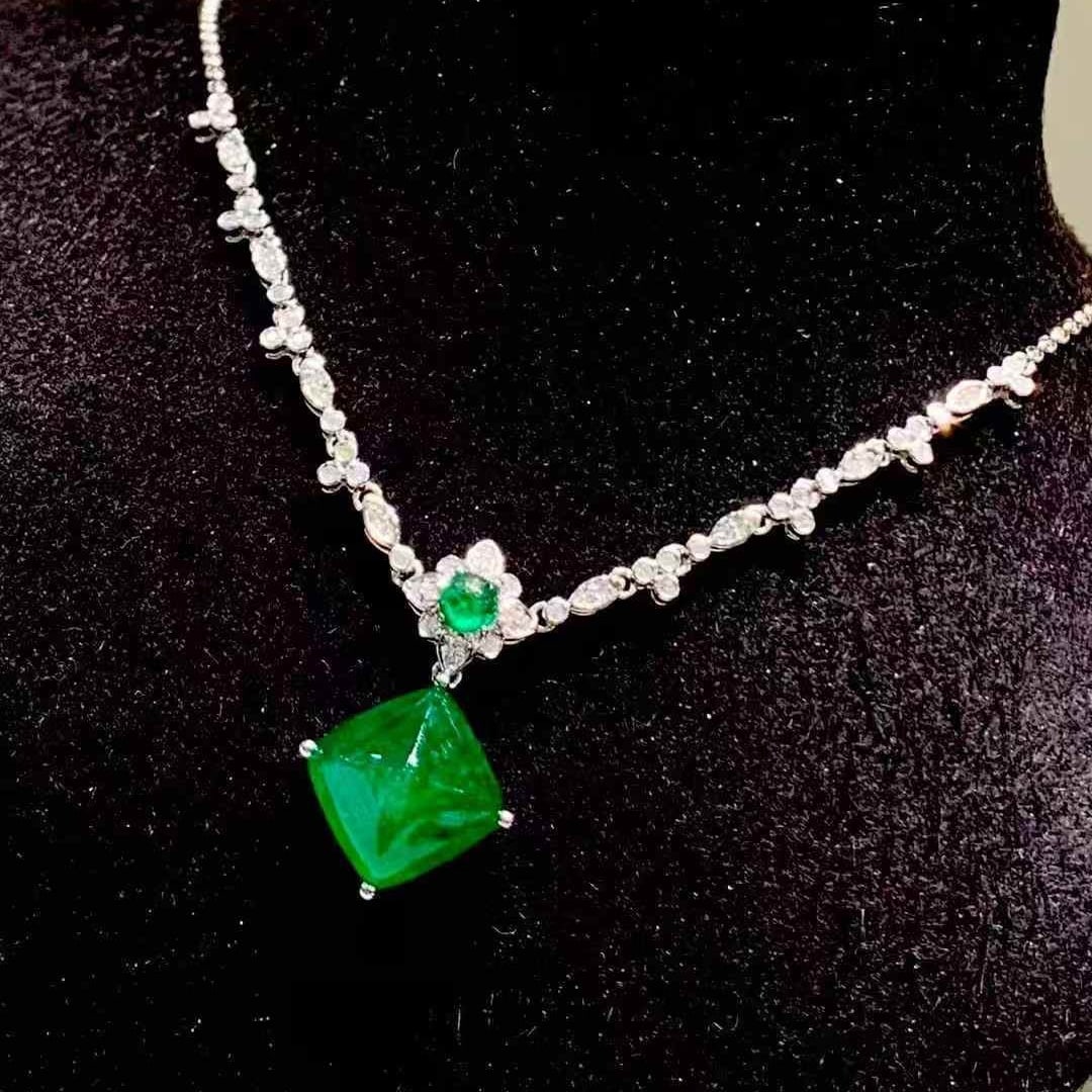 14k Gold 5.8 Ct Vivid Green Natural Emerald & Diamond Necklace - 4