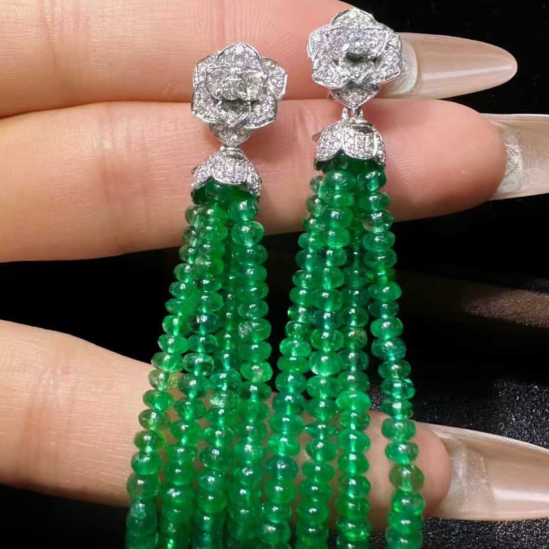 14k Gold 26.15 Ct Natural Emerald & Diamond Earrings: Ref:231115137 // gold content:14k gold // main gemstone:emerald // shape:bead // carat weight:26. 15ct // color:green // treatment:natural // // adjacent gemstone 2 : diamond // shape:round //