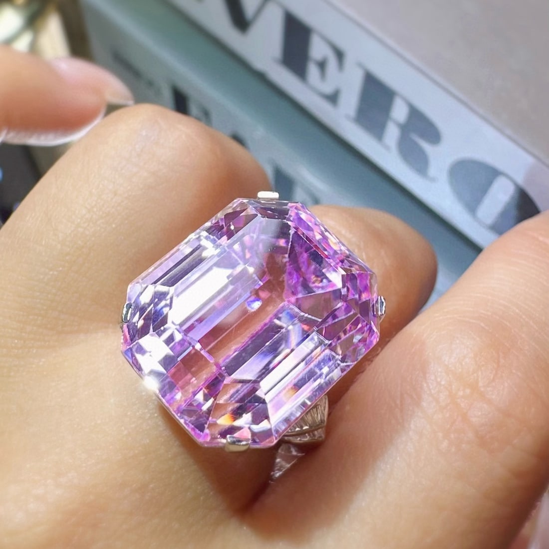 14k Gold 37.70 Ctw Natural Kunzite & Diamond Ring - 4