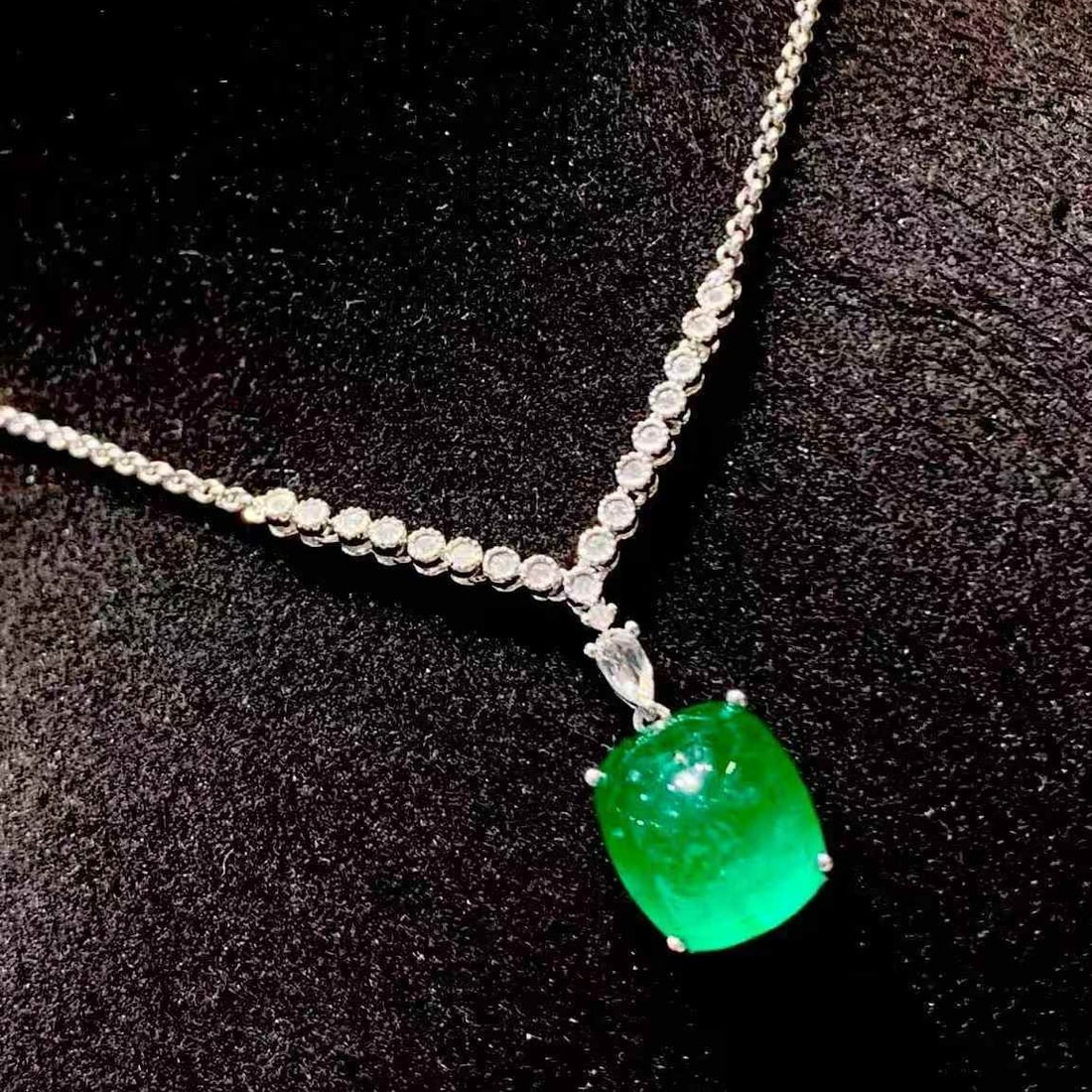 14k Gold 5.5 Ct Natural Emerald & Diamond Necklace - 4