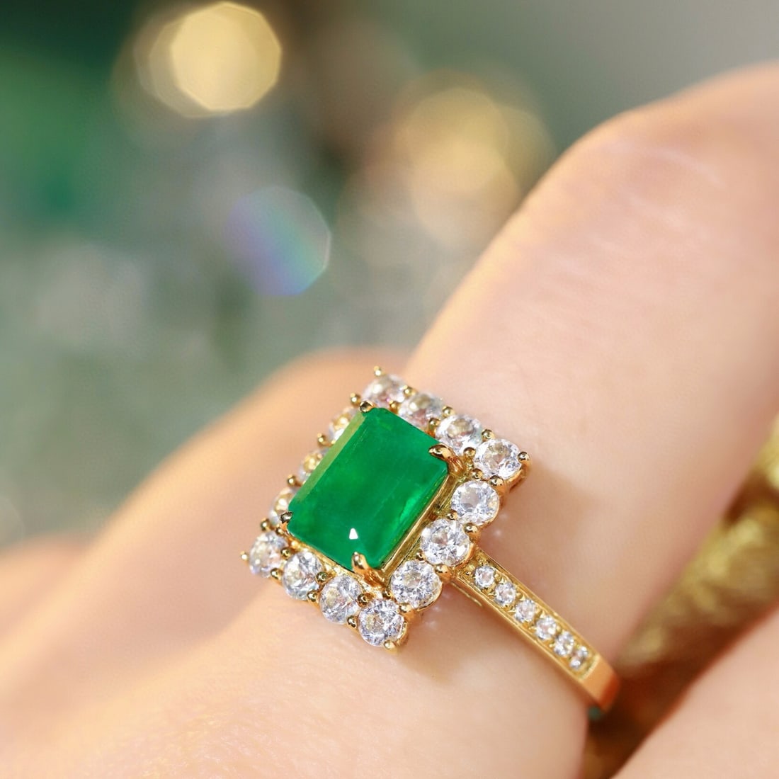 14k Gold 2.83 Ctw Vivid Green Natural Emerald & Topaz Ring - 7