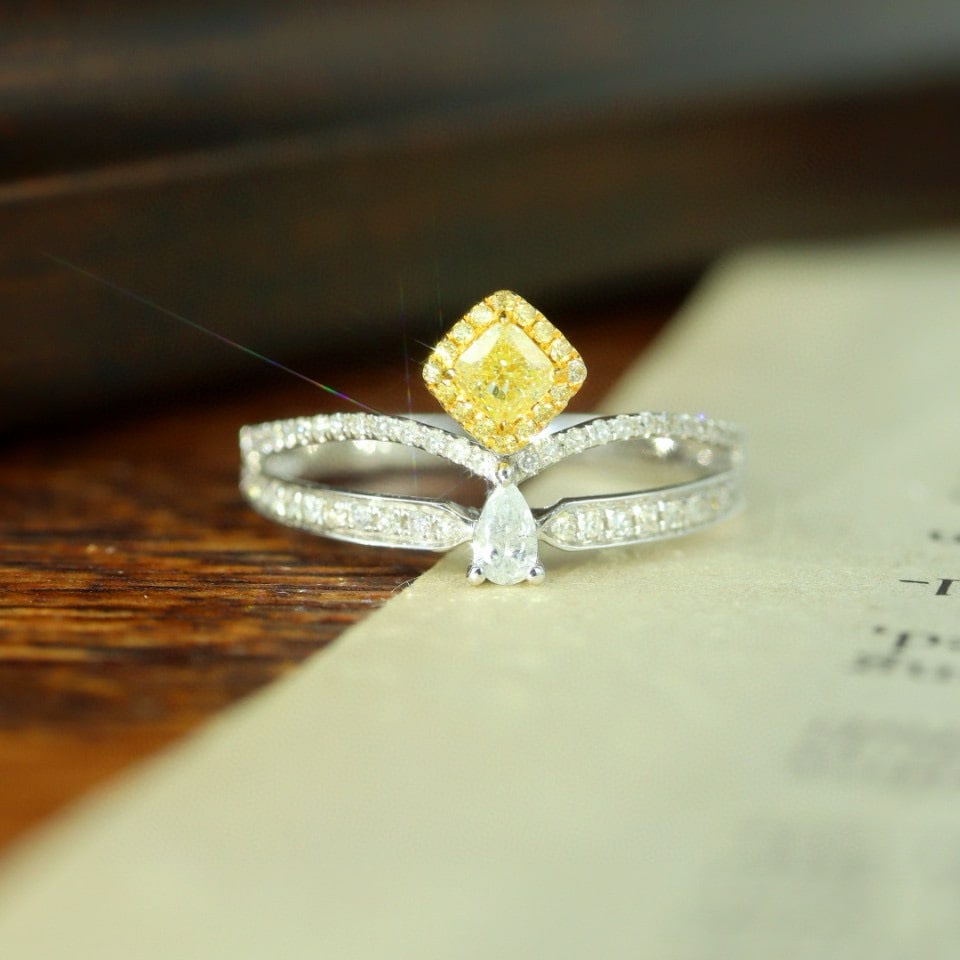 14k Gold 0.59 Ctw Natural Yellow Diamond & Diamond Ring: Ref:231115200 // gold content:14k gold // ring size:7. 25us // // main gemstone:yellow diamond // shape:cushion // carat weight:0. 22ct // color:yellow // treatment:natural // // adjacent gemstone
