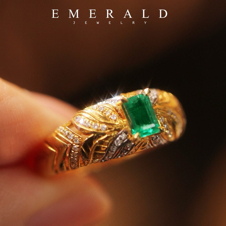 14k Gold 0.6 Ct Vivid Green Natural Emerald & Diamond Ring - 4