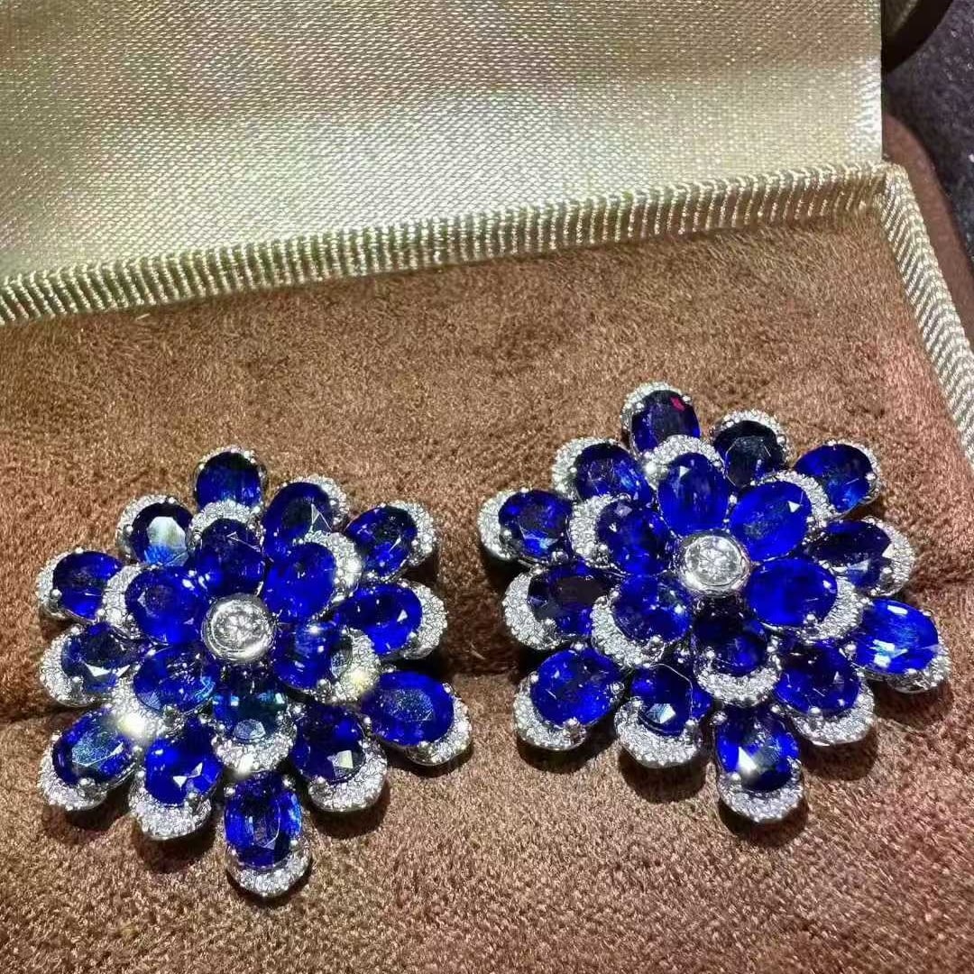 14k Gold 11.45 Ctw Natural Sapphire & Diamond Earrings: Ref:231115233 // gold content:14k gold // main gemstone:sapphire // shape:oval // carat weight:11. 02ct // color:blue // treatment:natural // // adjacent gemstone 2 : diamond // shape:round // carat w