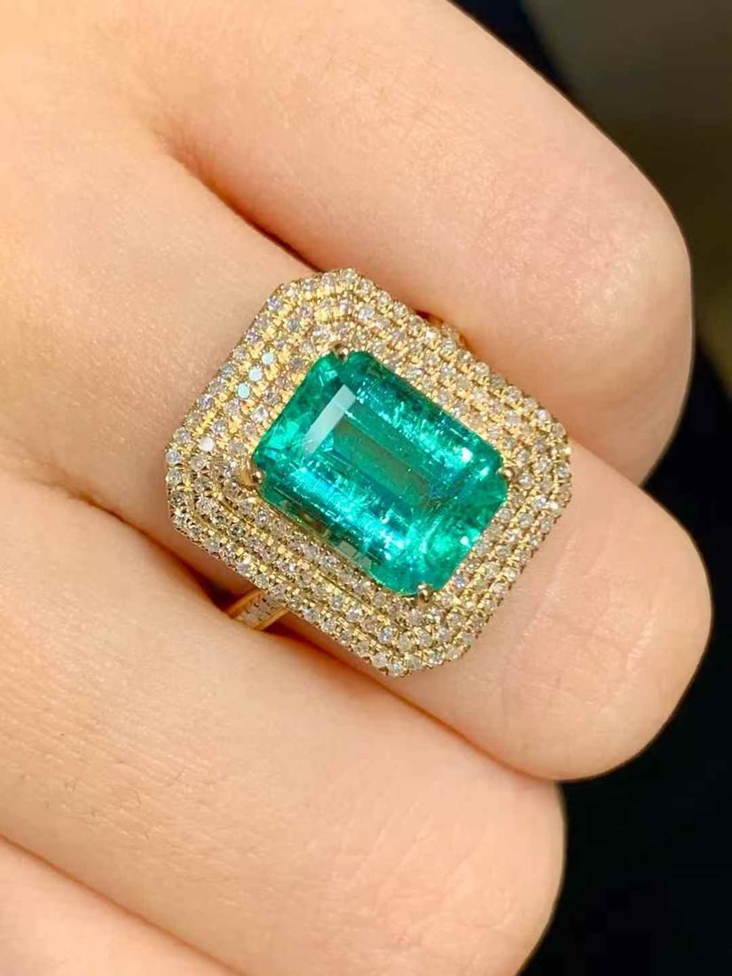 14k Gold 3.2 Ct Natural Emerald & Diamond Ring - 3