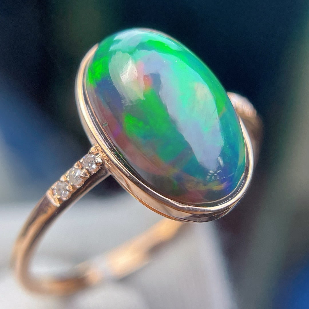 14k Gold 3.33 Ct Natural Opal & Diamond Ring: Ref:231115239 // gold content:14k gold // ring size:7. 25us // // main gemstone:opal // shape:oval // carat weight:3. 33ct // color:color // treatment:natural // // adjacent gemstone 2 : diamond // sh