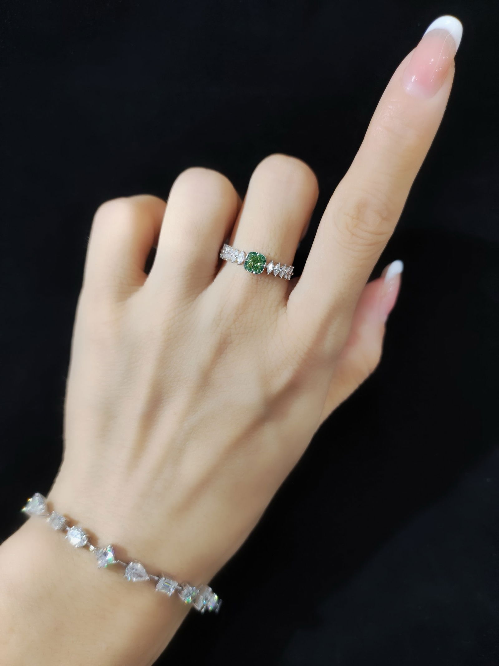 14k Gold 0.90 Ctw Natural Green Diamond & Diamond Ring - 3