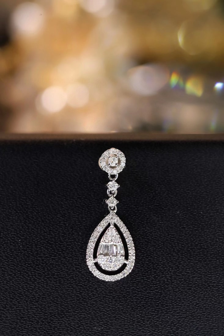14k Gold 0.25 Ct Natural H Diamond Pendant( Without Chain ): Ref:231115250 // gold content:14k gold // main gemstone:diamond // shape:multiple // carat weight:0. 25ct // clarity grade:vs-si // color:h // treatment:natural // Condition: NewLow Estimate:
