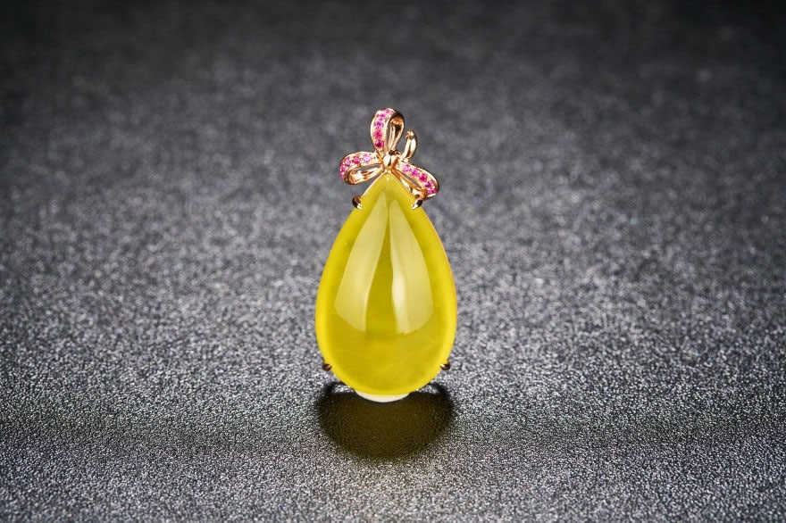 14k Gold 25.08 Ct Natural Prehnite & Ruby Pendant( Without Chain ): Ref:231115257 // gold content:14k gold // main gemstone:prehnite // shape:pear // carat weight:25. 08ct // color:yellow // treatment:natural // // adjacent gemstone 2 : ruby // shape:round //