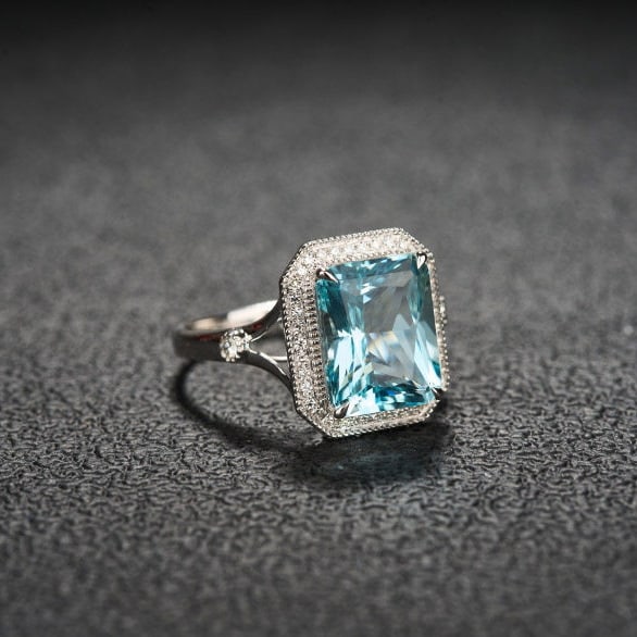 14k Gold 3.92 Ct Natural Aquamarine & Diamond Ring - 2