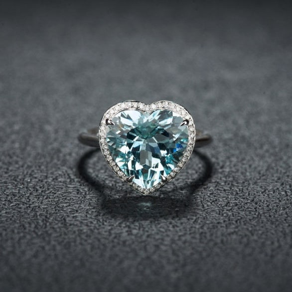 14k Gold 4.42 Ct Natural Aquamarine & Diamond Ring: Ref:231116019 // gold content:14k gold // ring size:7. 25us // // main gemstone:aquamarine // shape:heart // carat weight:4. 42ct // color:santa maria color // treatment:natural // // adjacent
