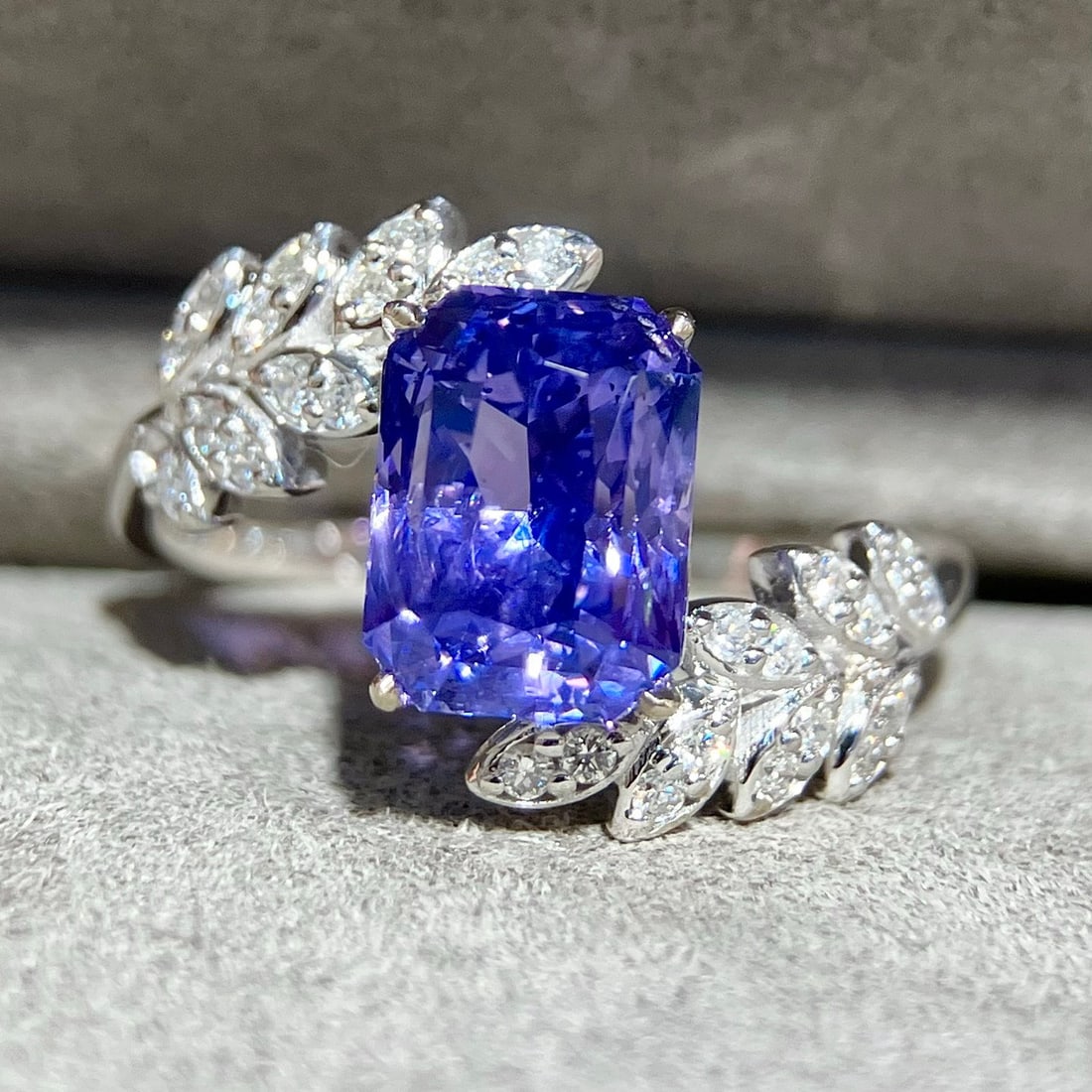 14k Gold 3.18 Ctw Natural Sapphire & Diamond Ring: Ref:231116041 // gold content:14k gold // ring size:7. 25us // // main gemstone:sapphire // shape:octagonal // carat weight:2. 95ct // color:purplish blue // treatment:natural // // adjacent