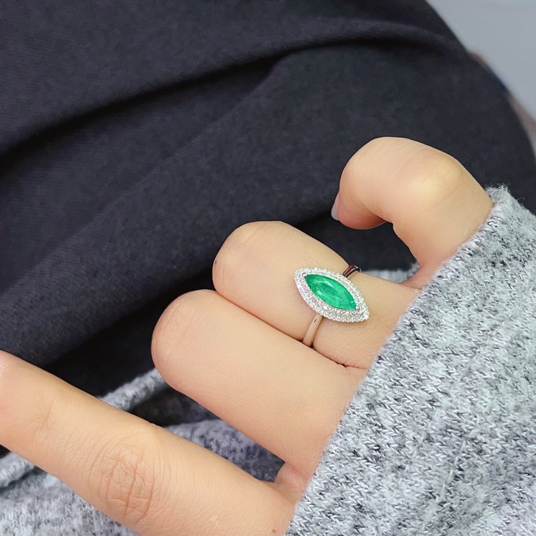 14k Gold 1.00 Ct Natural Emerald & Diamond Ring - 4