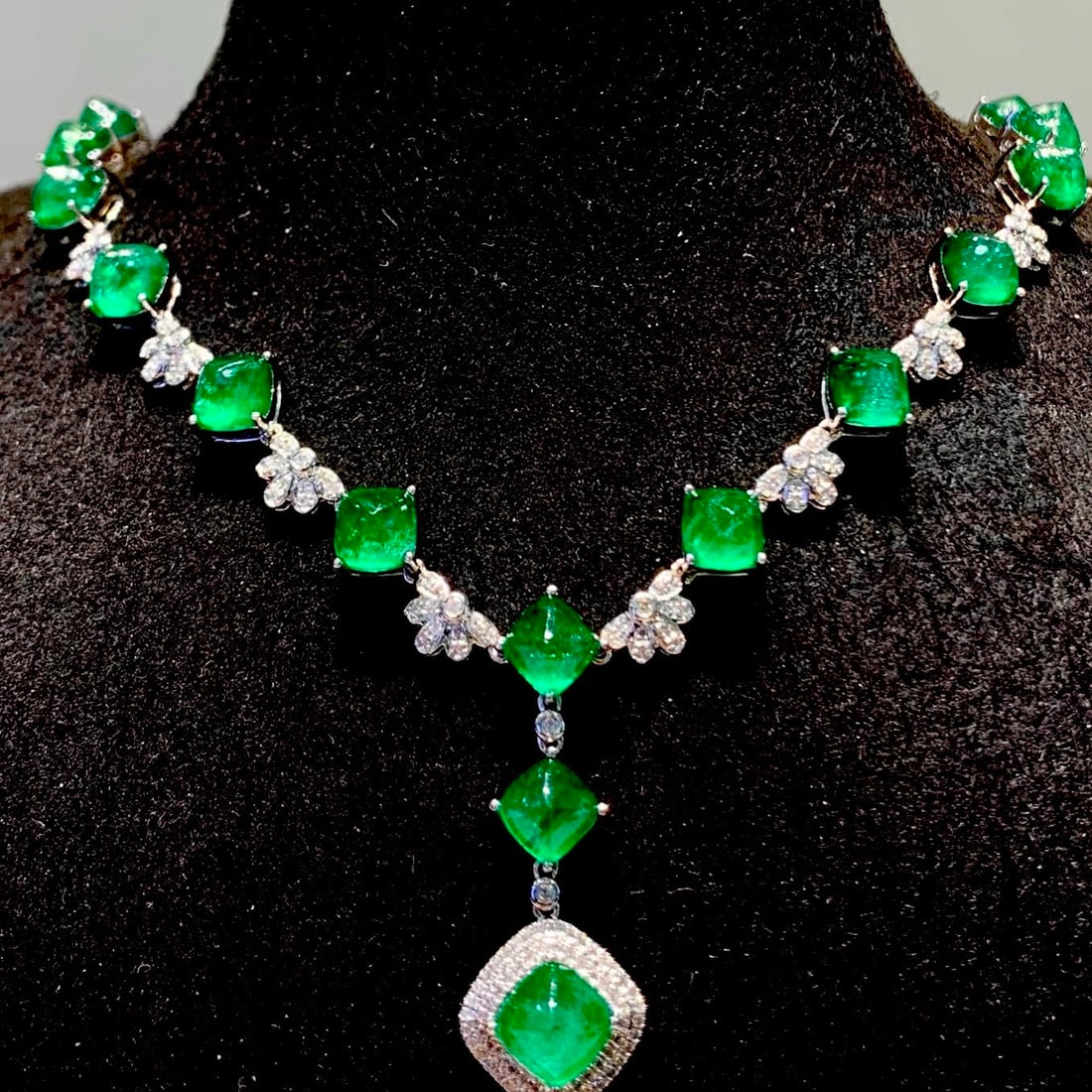 14k Gold 12.5 Ct Vivid Green Natural Emerald & Diamond Necklace (1 of 7)