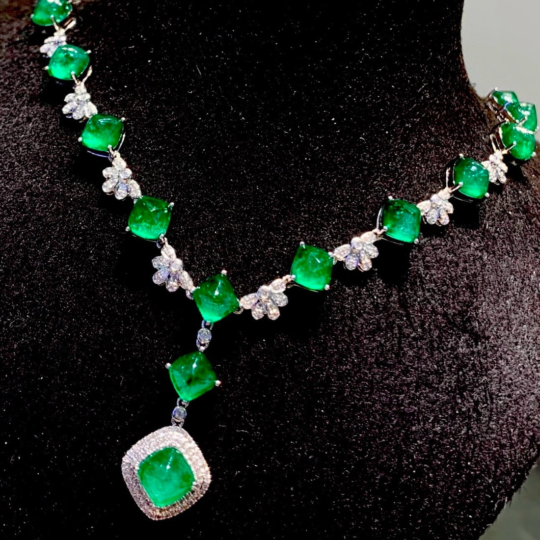 14k Gold 12.5 Ct Vivid Green Natural Emerald & Diamond Necklace - 5