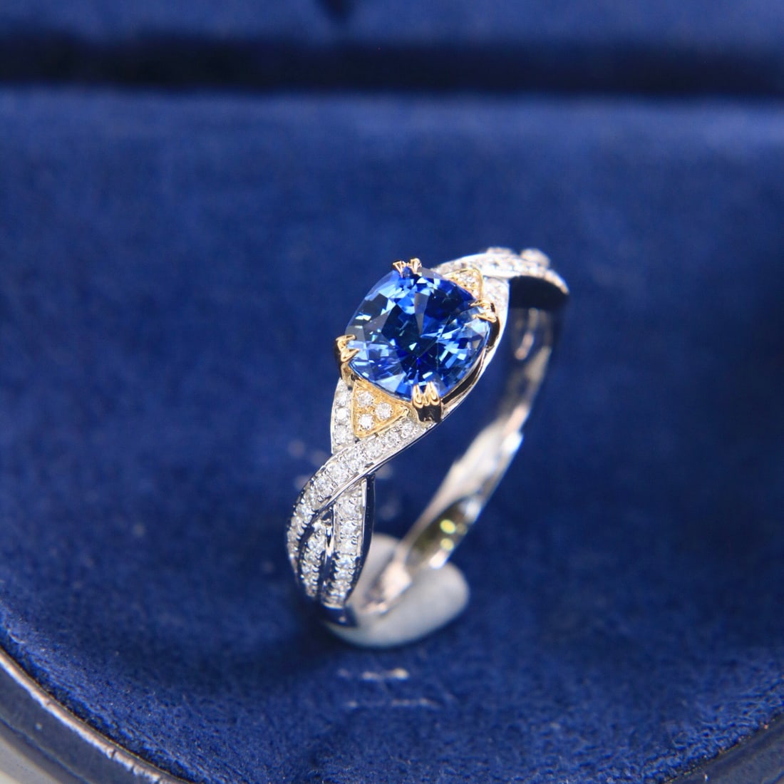 14k Gold 1.73 Ctw Natural Sapphire & Diamond Ring - 4
