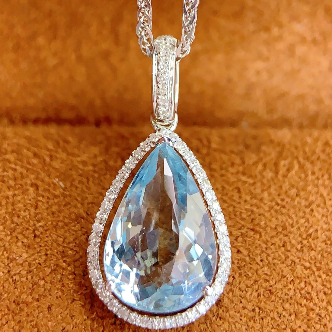 14k Gold 3.2 Ct Natural Aquamarine & Diamond Pendant( Without Chain ): Ref:231116073 // gold content:14k gold // main gemstone:aquamarine // shape:pear // carat weight:3. 2ct // color:blue // treatment:natural // // adjacent gemstone 2 : diamond // number of stones:50 //
