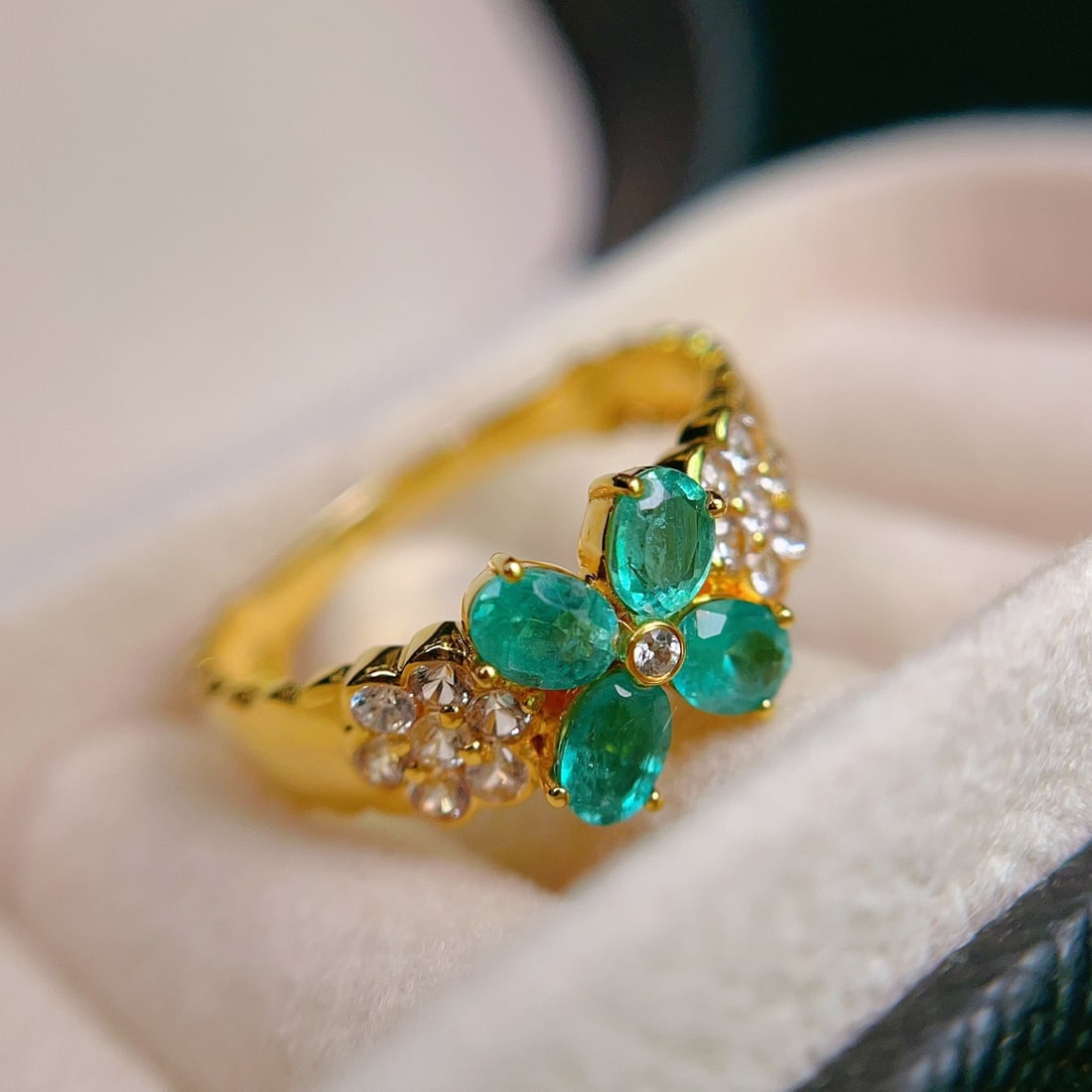 14k Gold 1.20 Ct Natural Emerald & Sapphire Ring - 2