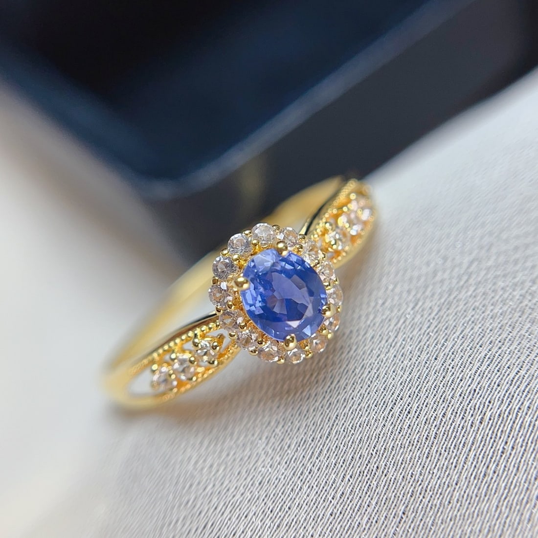 14k Gold 0.55 Ct Natural Sapphire & Sapphire Ring - 2
