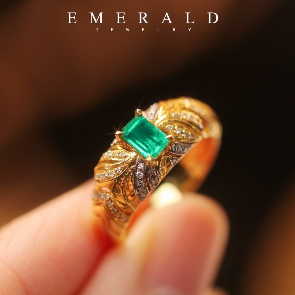 14k Gold 0.6 Ct Vivid Green Natural Emerald & Diamond Ring - 5
