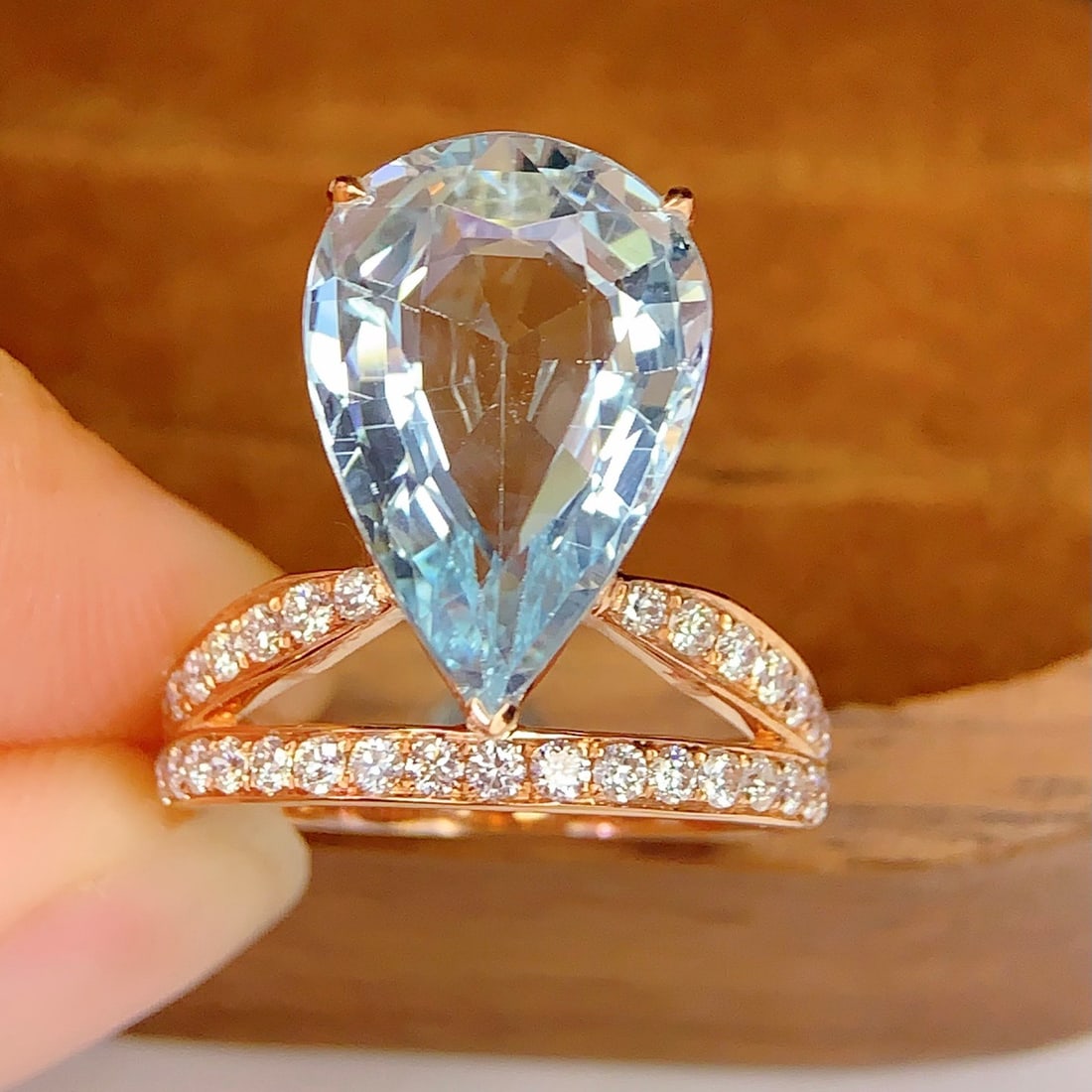 14k Gold 5.69 Ct Natural Aquamarine & Diamond Ring - 2