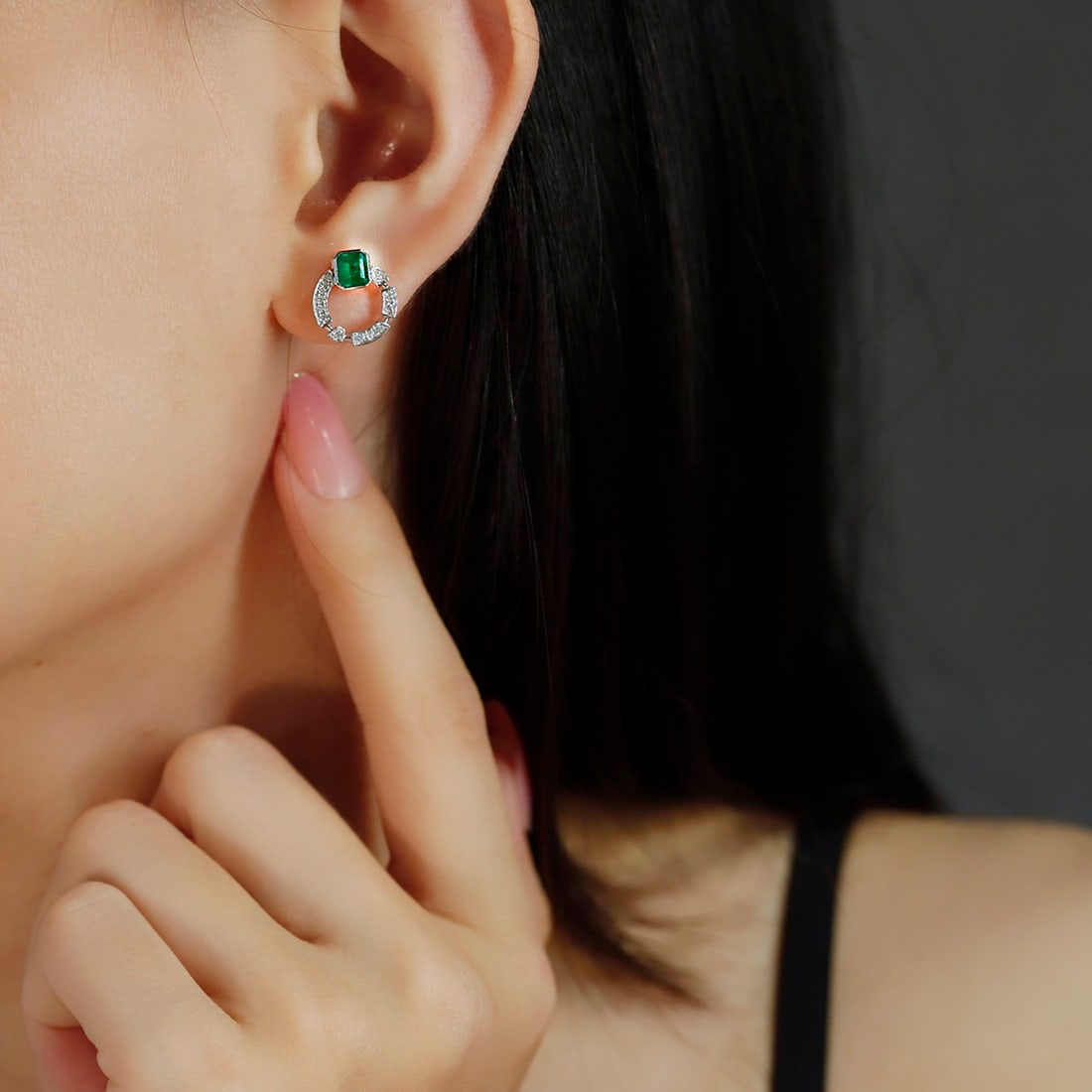 14k Gold 0.70 Ctw Vivid Green Natural Emerald & Diamond Earrings - 3