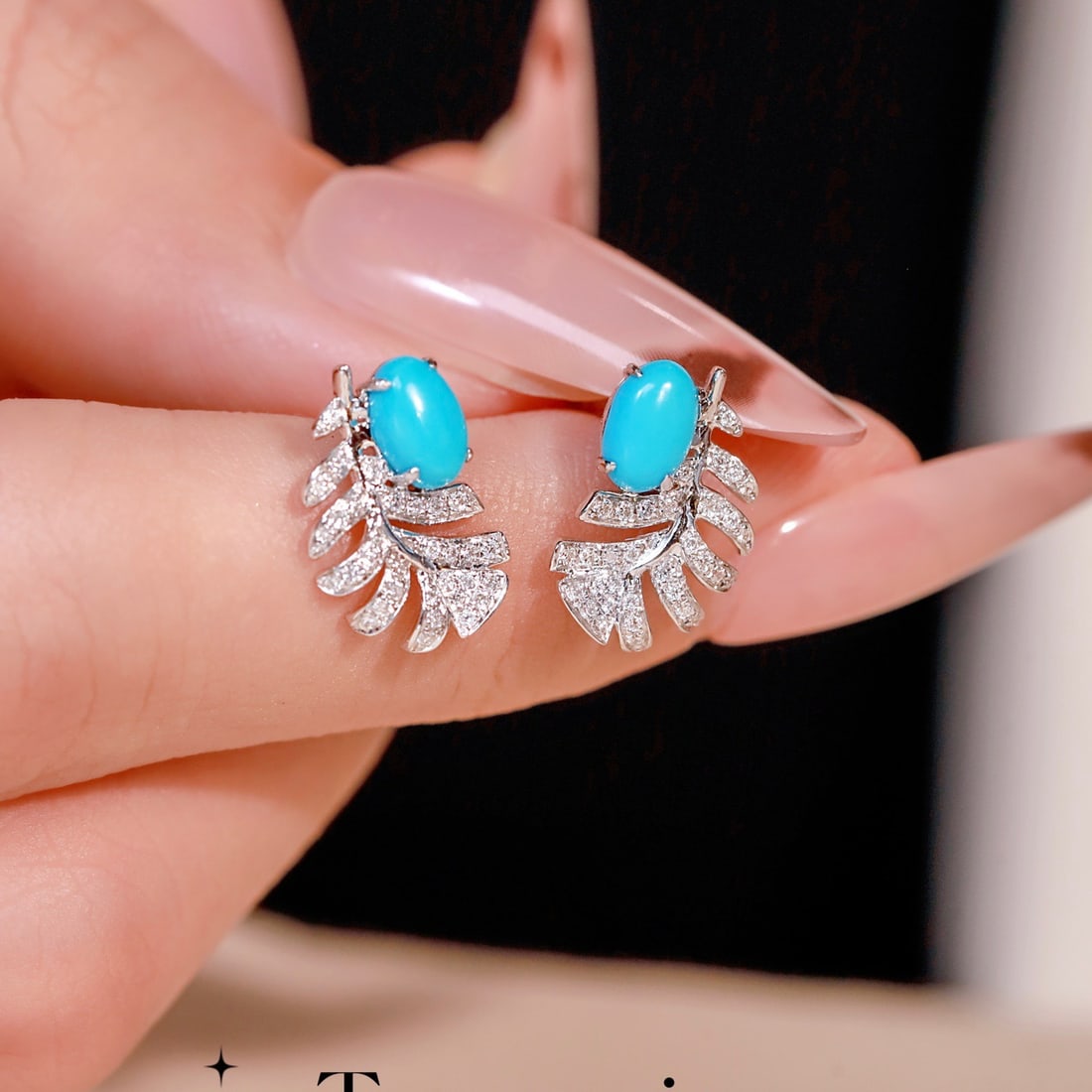 14k Gold 1.05 Ctw Natural Blue Turquoise & Diamond Earrings: Ref:231116105 // gold content:14k gold // main gemstone:blue turquoise // shape:oval // carat weight:0. 88ct // color:blue // treatment:natural // // adjacent gemstone 2 : diamond // shape:round //