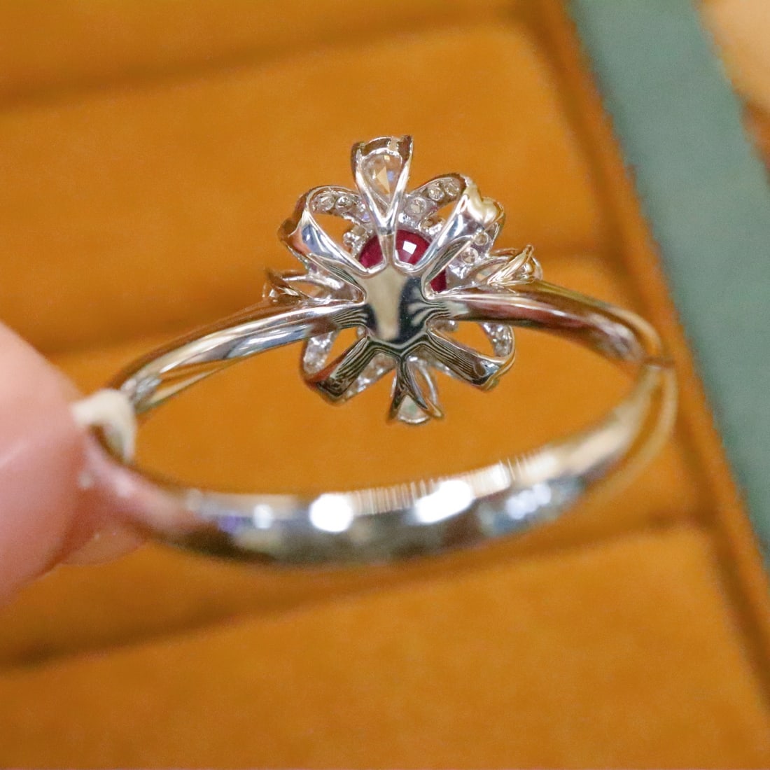 14k Gold 0.80 Ctw Natural Ruby & Diamond Ring - 4