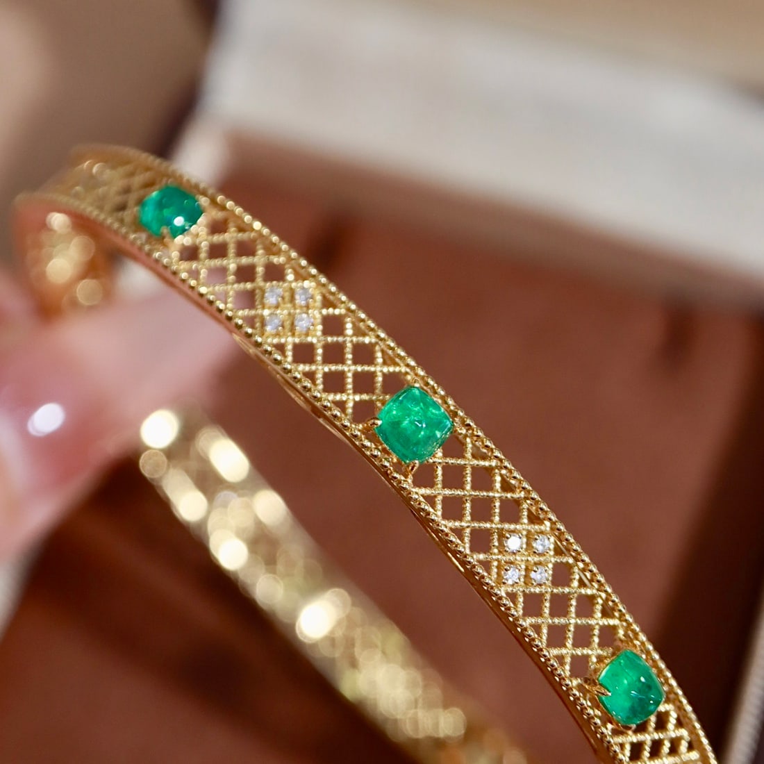 14k Gold 2.98 Ctw Natural Emerald & Diamond Bangle - 6