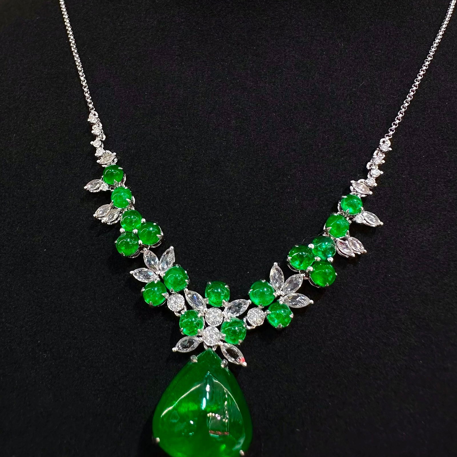 14k Gold 13.40 Ctw Vivid Green Natural Emerald & Diamond Necklace - 3