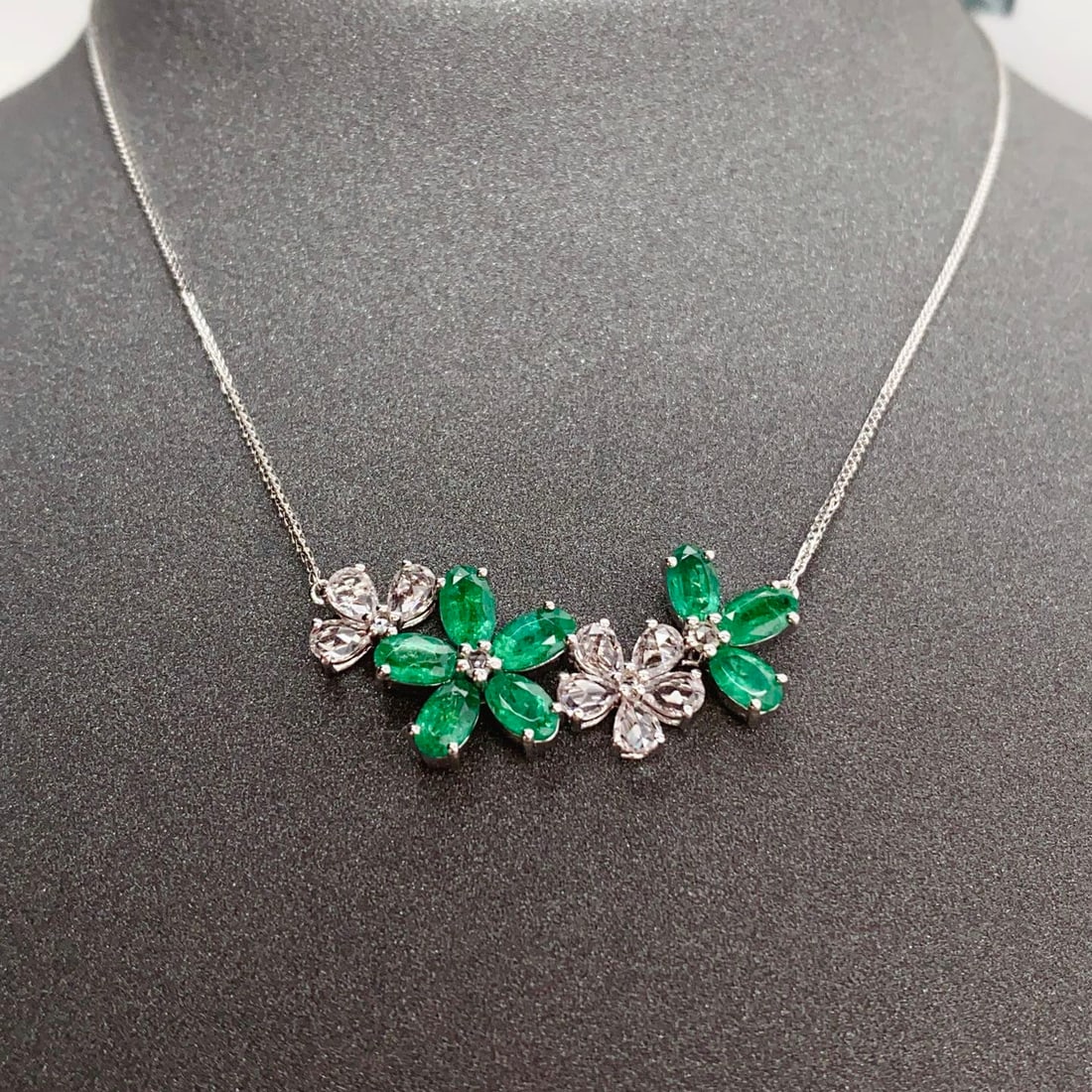 14k Gold 2.80 Ct Natural Emerald & Sapphire Necklace - 2