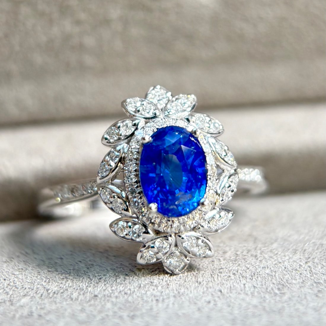 14k Gold 1.69 Ctw Vivid Blue Natural Sapphire & Diamond Ring - 5