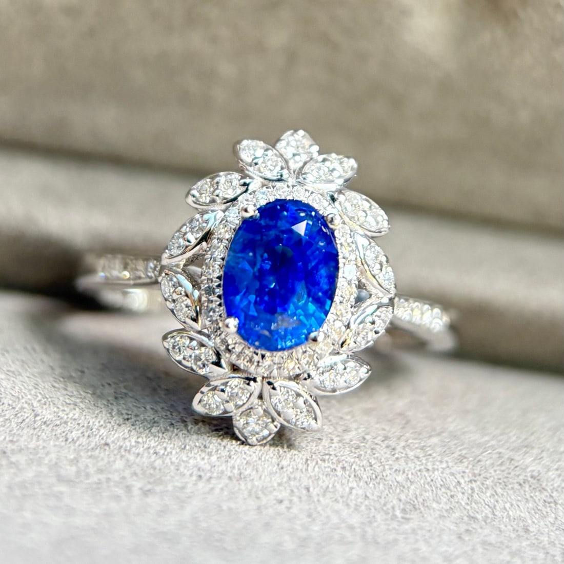 14k Gold 1.69 Ctw Vivid Blue Natural Sapphire & Diamond Ring - 6