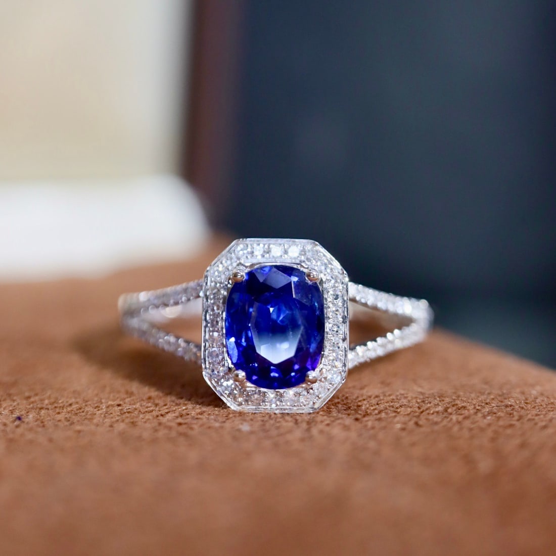 14k Gold 1.08 Ctw Natural Sapphire & Diamond Ring: Ref:231116145 // gold content:14k gold // ring size:7. 25us // // main gemstone:sapphire // shape:oval // carat weight:0. 93ct // color:blue // treatment:natural // // adjacent gemstone 2 :
