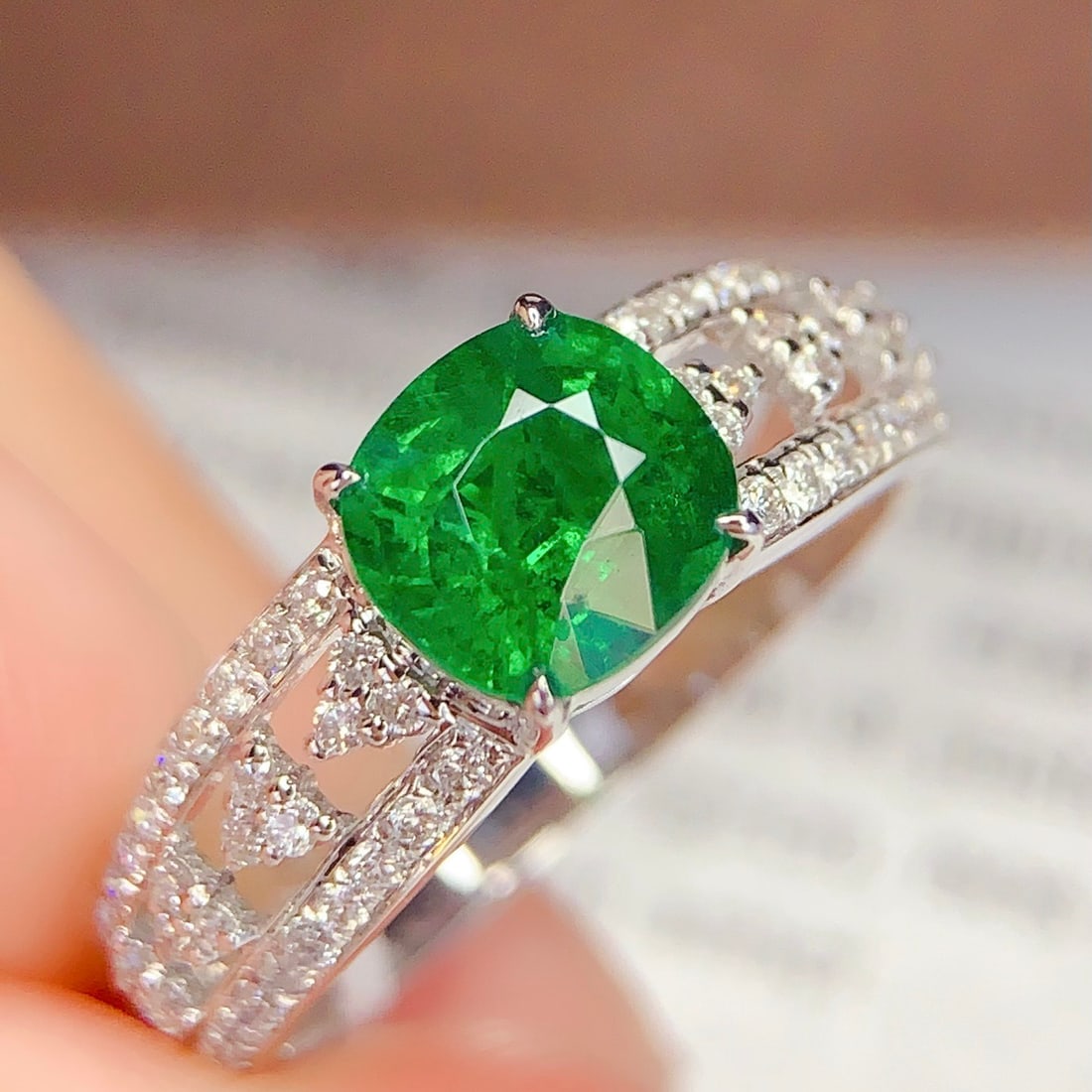 14k Gold 1.45 Ct Vivid Green Natural Tsavorite & Diamond Ring - 3