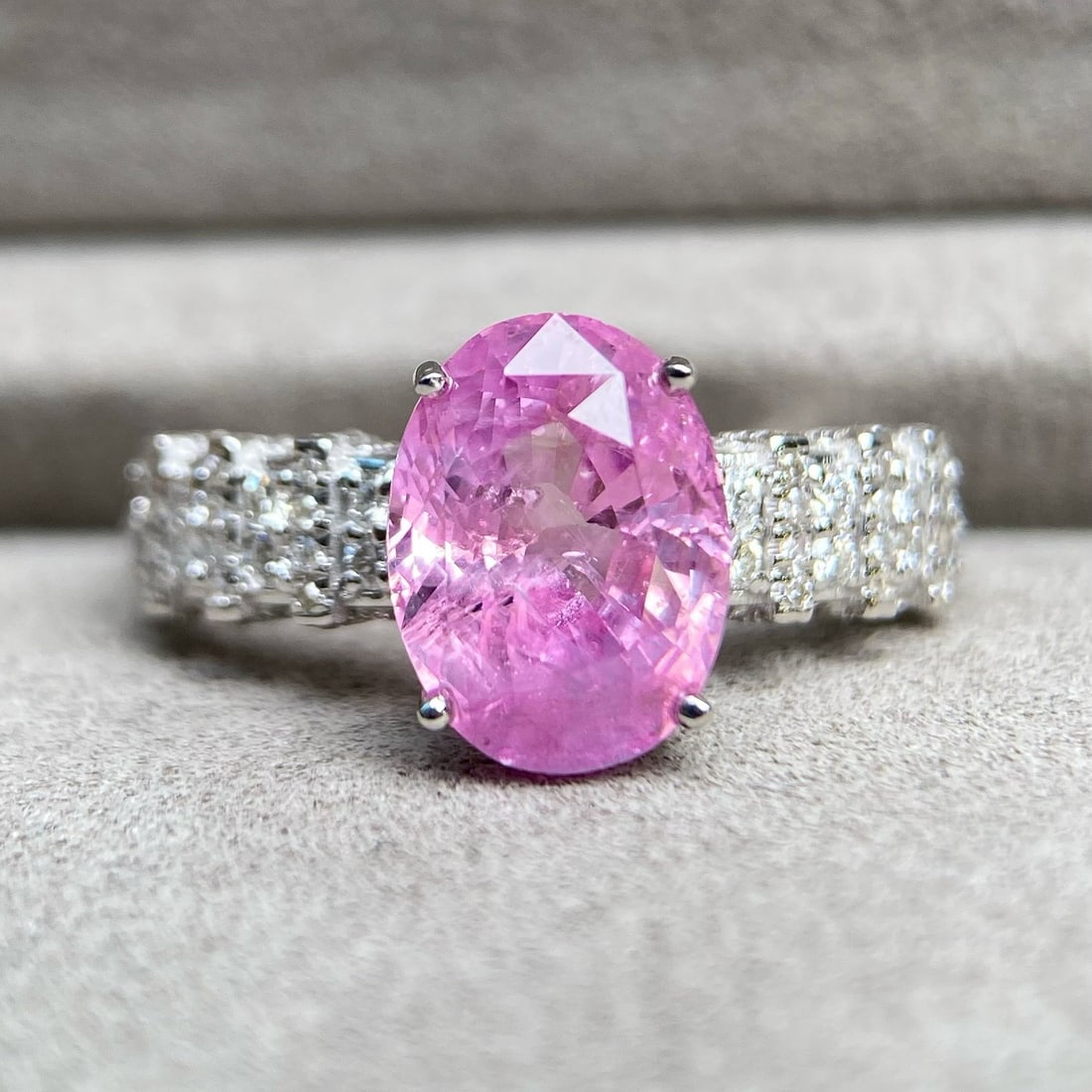 14k Gold 4.16 Ctw Natural Padparadscha Sapphire & Diamond Ring: Ref:231116162 // gold content:14k gold // ring size:7. 25us // // main gemstone:padparadscha sapphire // shape:oval // carat weight:3. 61ct // color:orangish pink // treatment:natural // // adjacent g