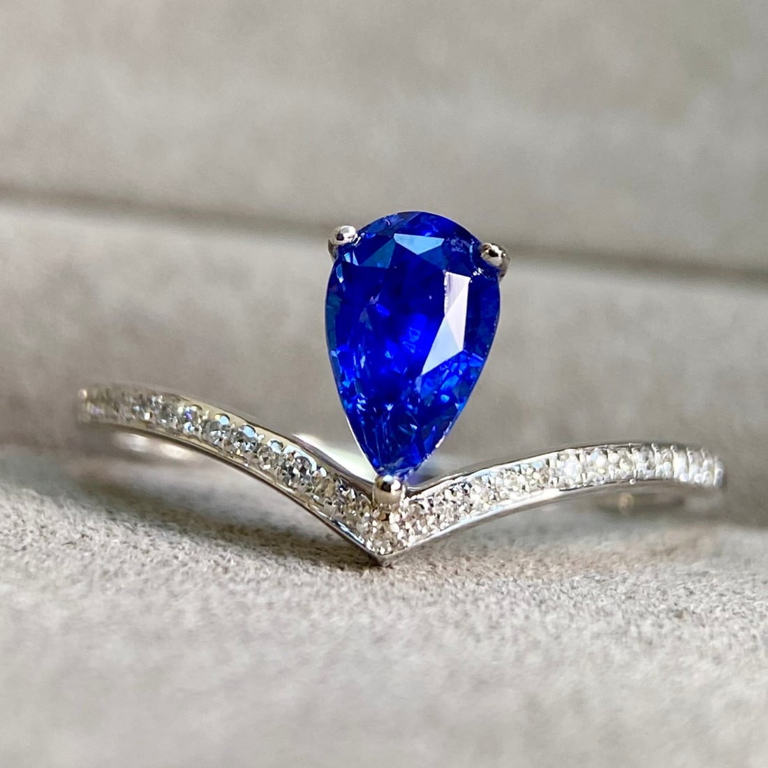 14k Gold 1.09 Ctw Vivid Blue Natural Sapphire & Diamond Ring - 7