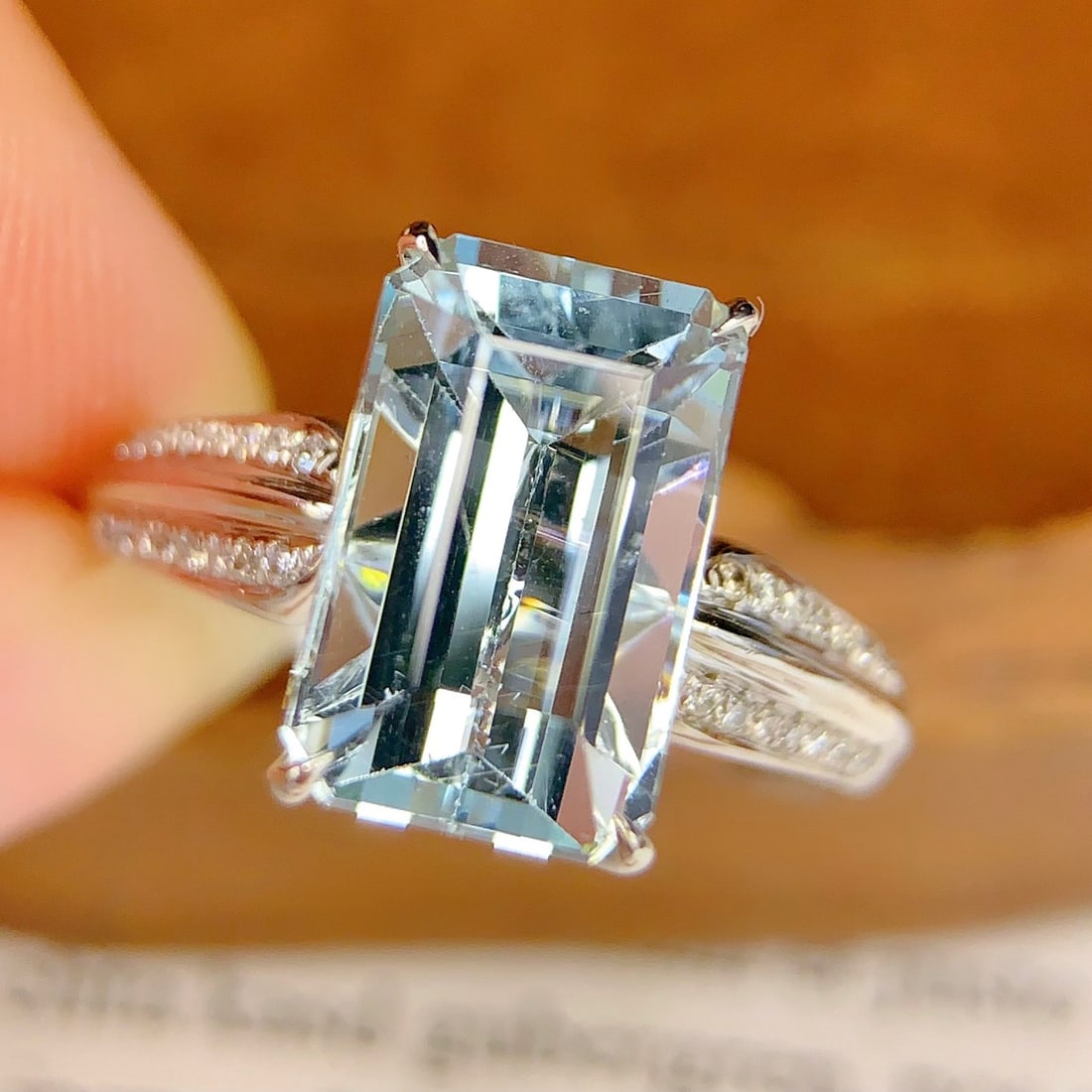 14k Gold 4.45 Ct Natural Aquamarine & Diamond Ring: Ref:231116167 // gold content:14k gold // ring size:7. 25us // // main gemstone:aquamarine // shape:octagonal // carat weight:4. 45ct // color:blue // treatment:natural // // adjacent gemstone 2 : dia