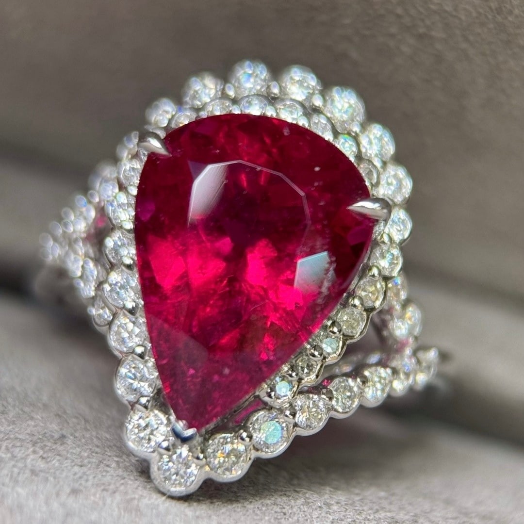 14k Gold 6.24 Ctw Natural Tourmaline & Diamond Ring: Ref:231116169 // gold content:14k gold // ring size:7. 25us // // main gemstone:tourmaline // shape:pear // carat weight:5. 63ct // color:red // treatment:natural // // adjacent gemstone 2 : diamond /
