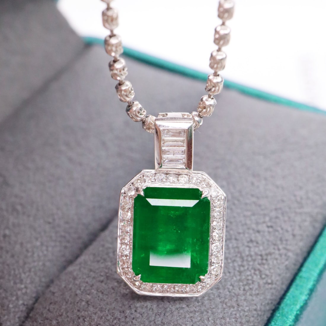 14k Gold 2.71 Ctw Vivid Green Natural Emerald & Diamond Pendant( Without Chain ) - 2