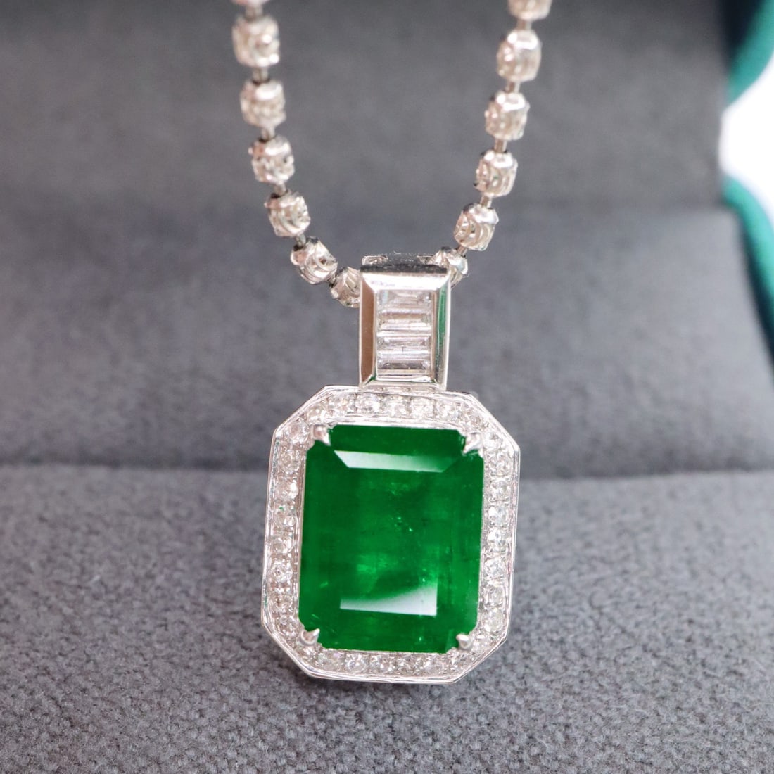 14k Gold 2.71 Ctw Vivid Green Natural Emerald & Diamond Pendant( Without Chain ) - 3