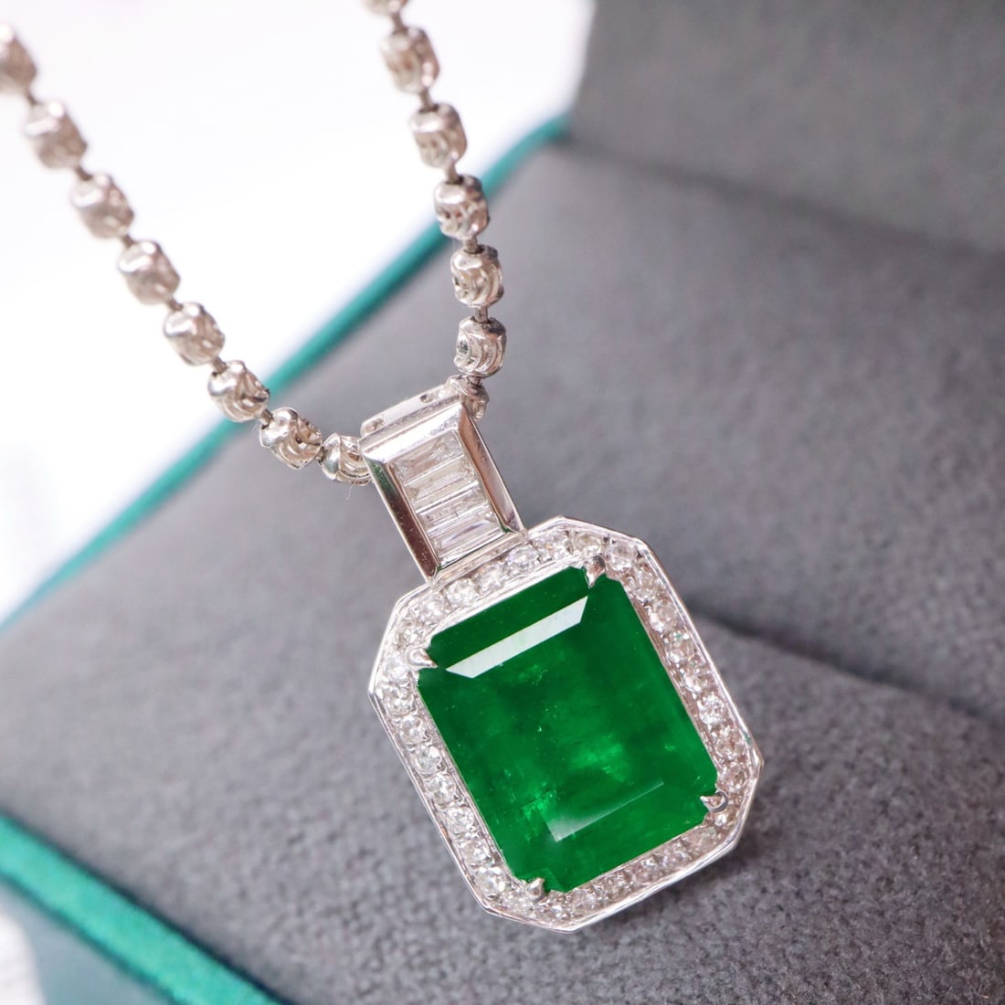 14k Gold 2.71 Ctw Vivid Green Natural Emerald & Diamond Pendant( Without Chain ) - 4