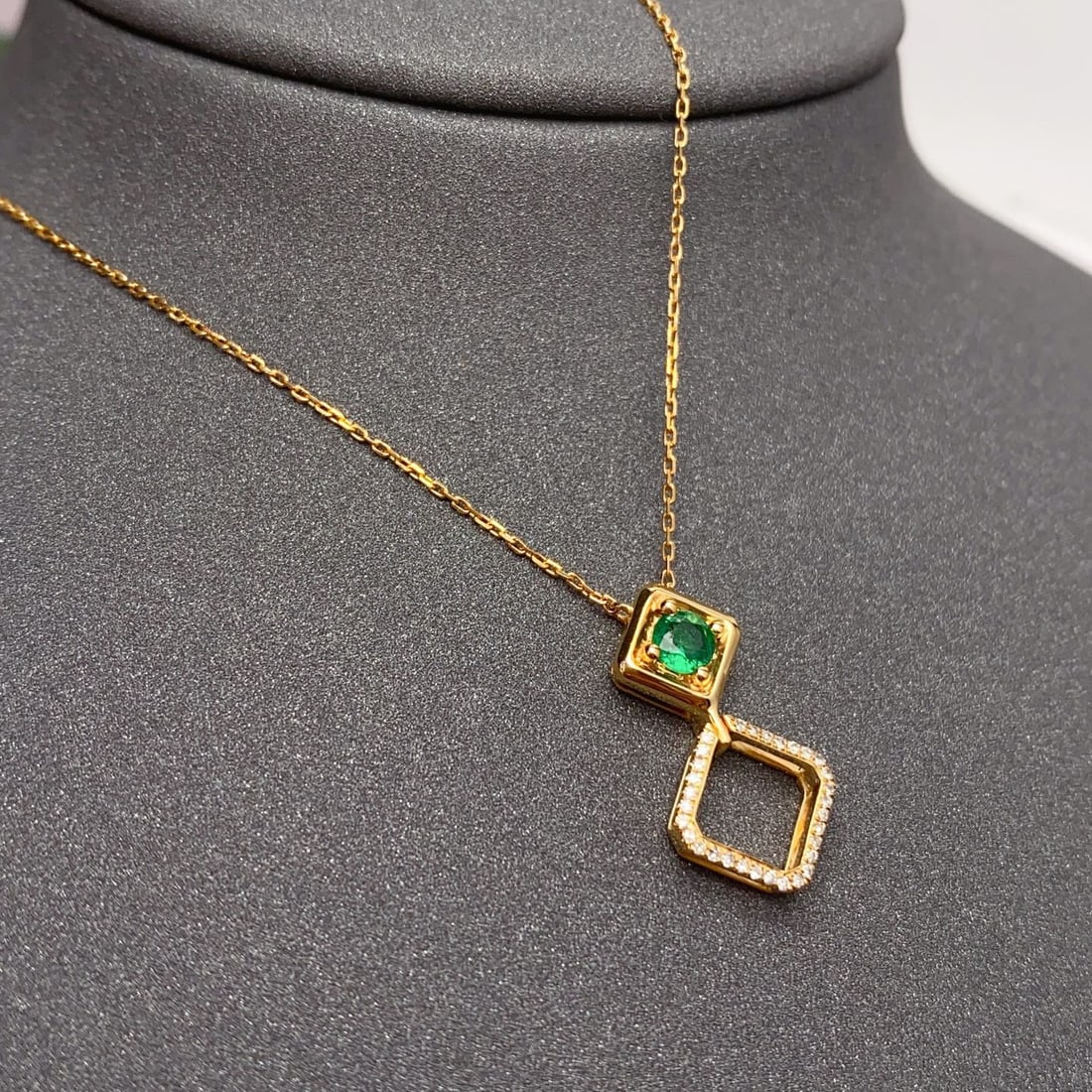 14k Gold 0.23 Ct Vivid Green Natural Emerald & Diamond Necklace - 6
