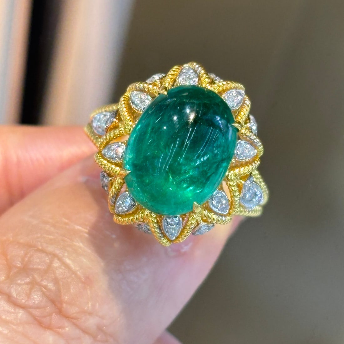 14k Gold 4.5 Ct Natural Emerald & Diamond Ring - 2
