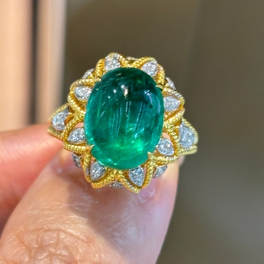 14k Gold 4.5 Ct Natural Emerald & Diamond Ring - 3